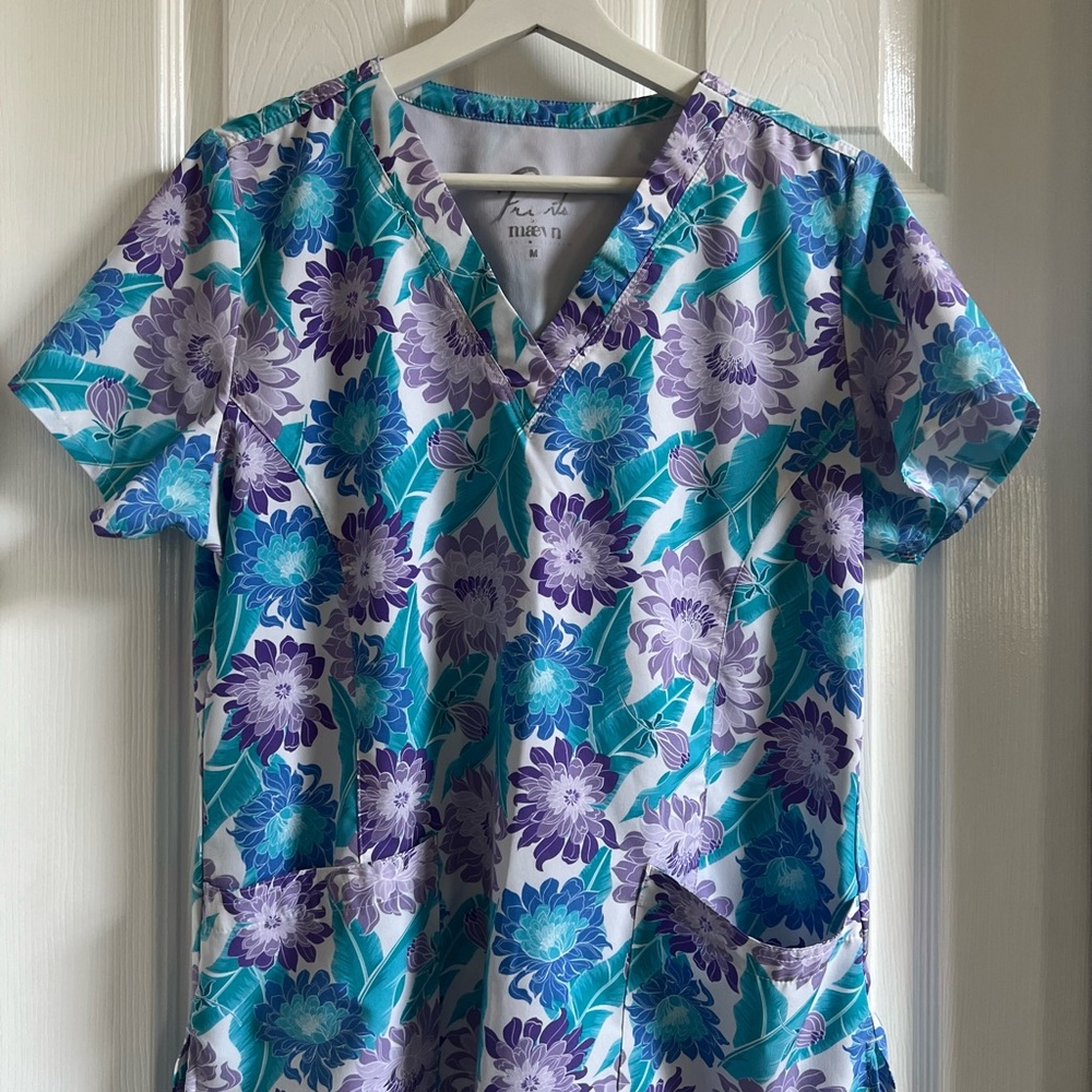 Maeve Floral V-Neck Scrub Top